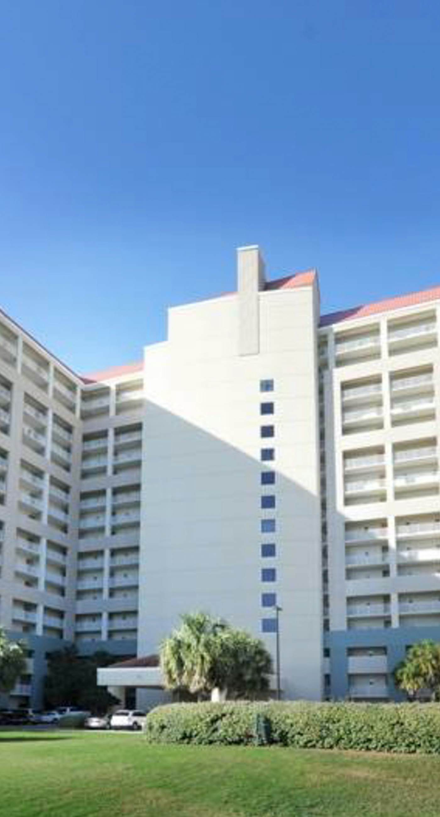 Bright Beachfront Condo with Pool and Balcony