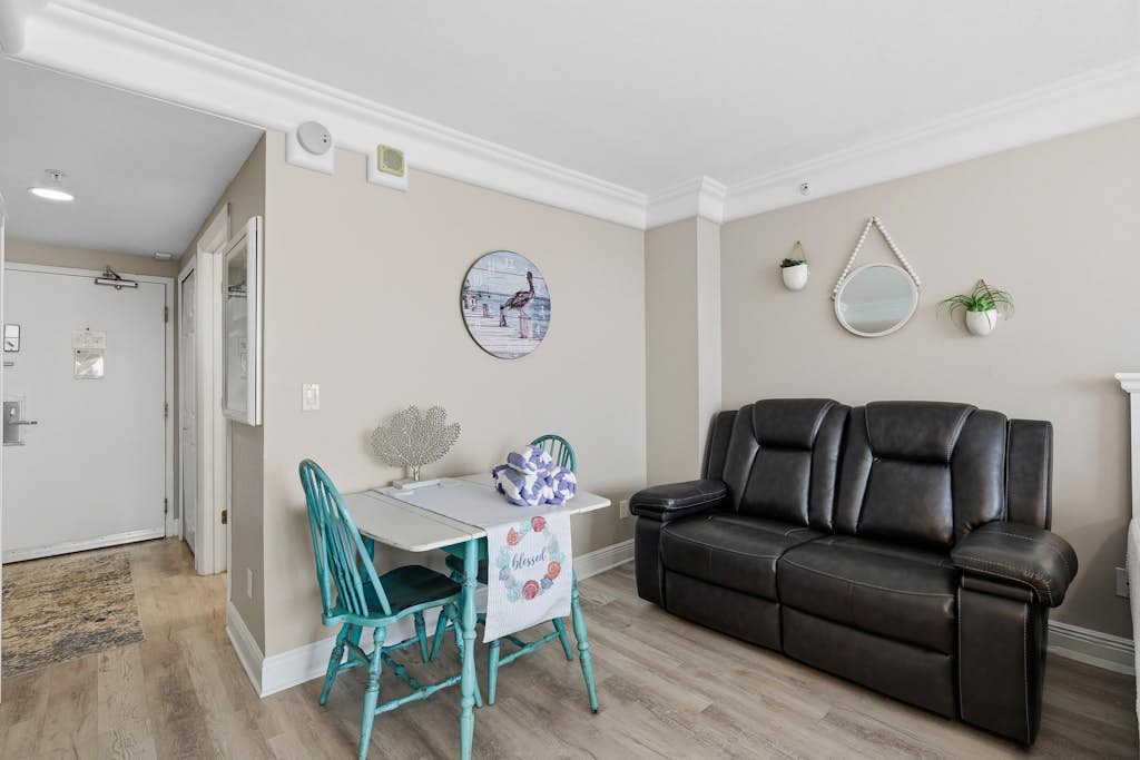 Stylish Oceanfront Studio for Two – Renovated, Balcony Views