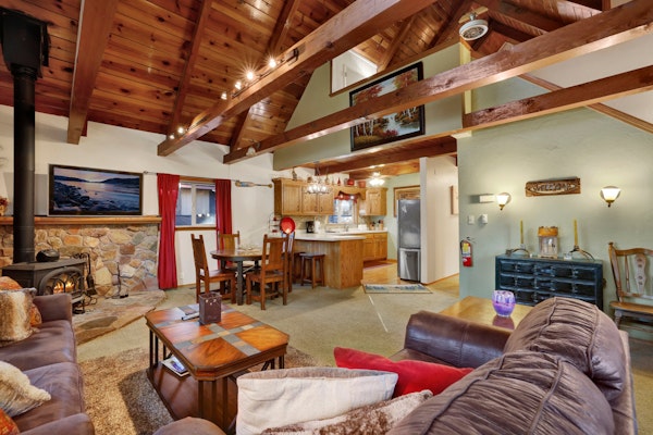 Oakwood Cottage Big Bear - Cozy Sugarloaf Mountain Retreat - Minutes to Activities