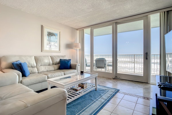 Oceanfront Retreat on No-Drive Beach | Clean, Peaceful & Perfectly Located