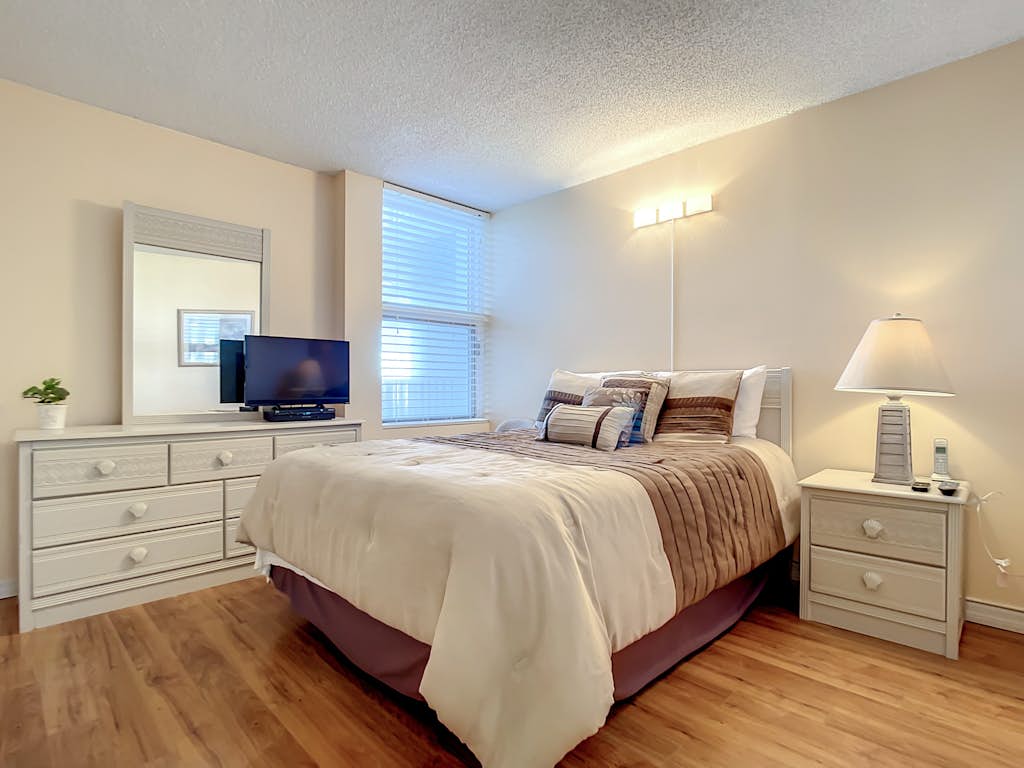 Oceanfront Retreat on No-Drive Beach | Clean, Peaceful & Perfectly Located