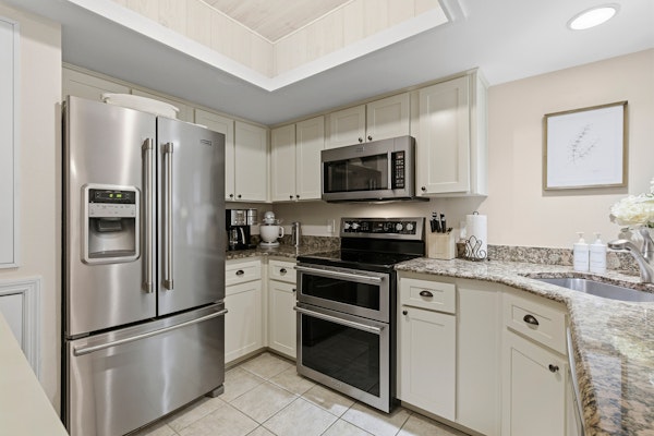 Spacious 2‑Story Veranda w/ Balcony, Walk to Beach, Pools & Tennis