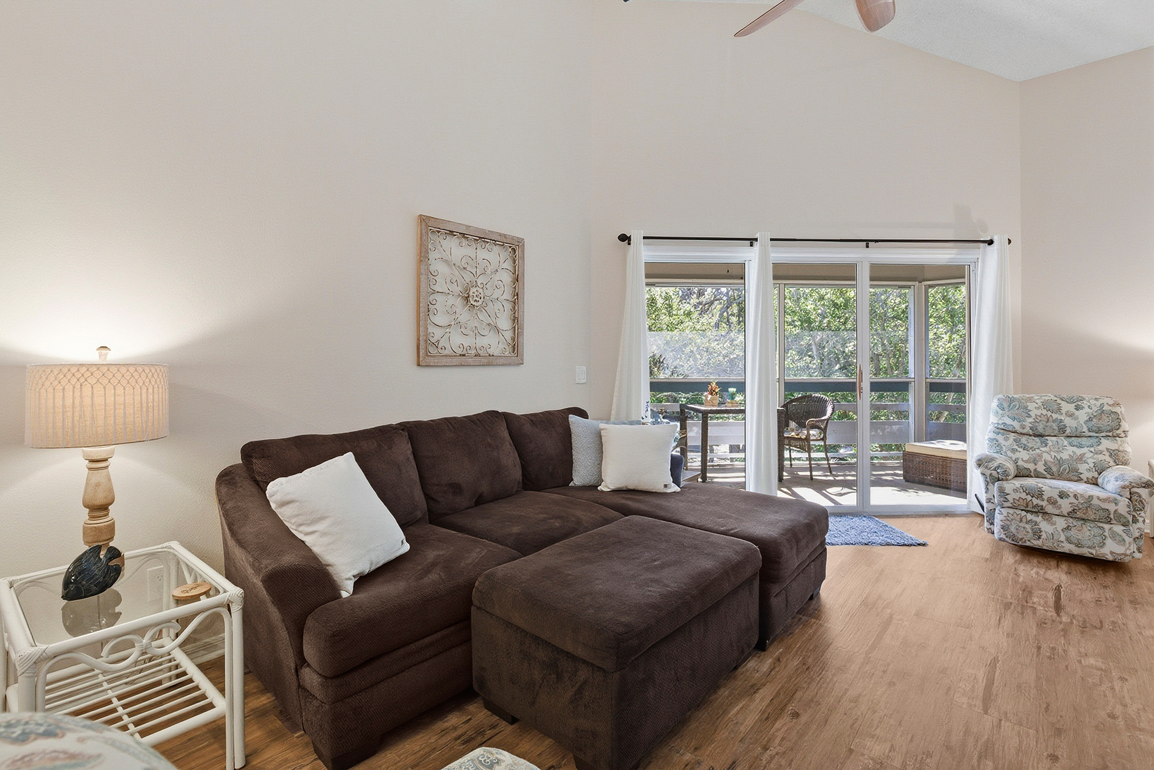 Spacious 2‑Story Veranda w/ Balcony, Walk to Beach, Pools & Tennis