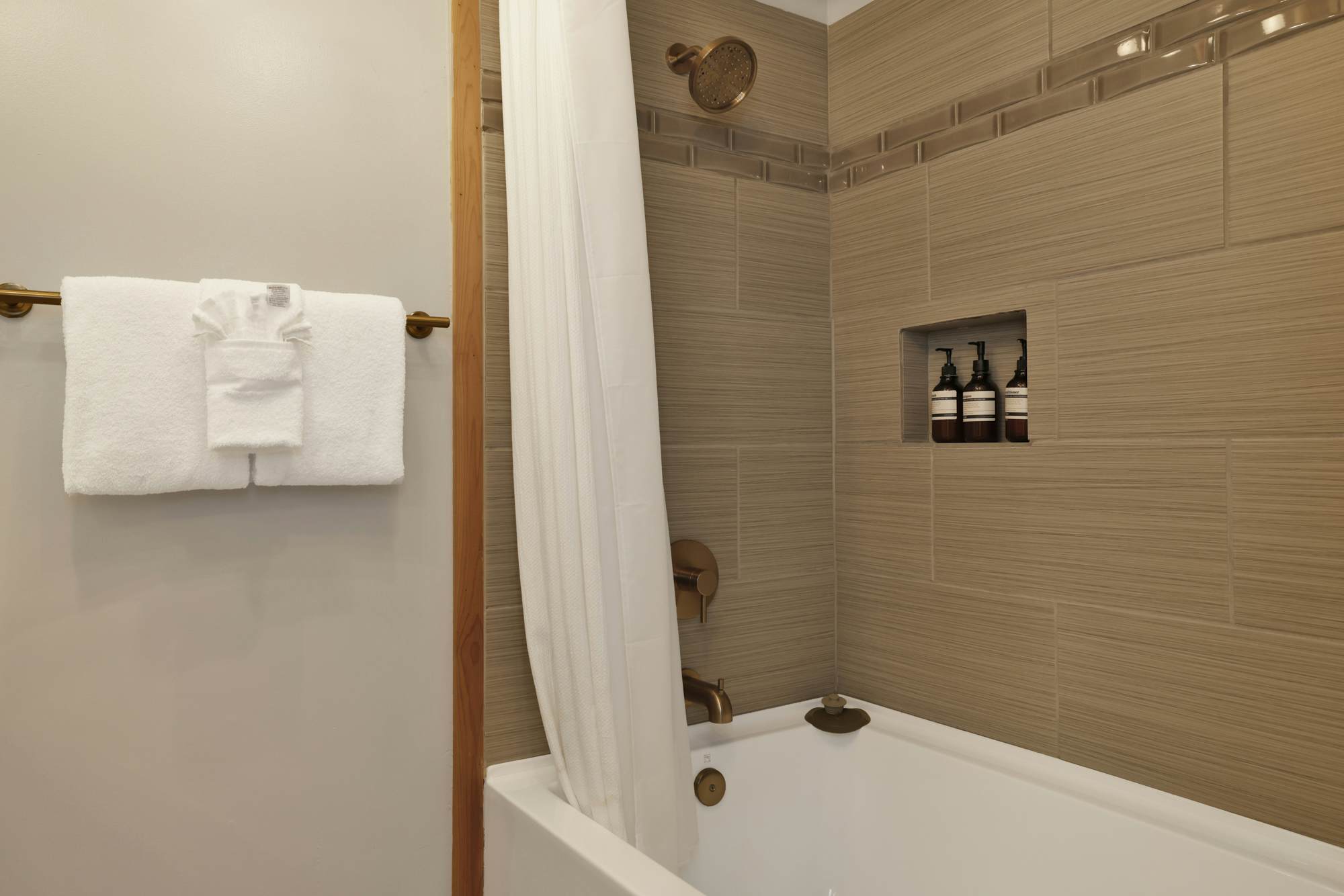 2607-The Highland Getaway