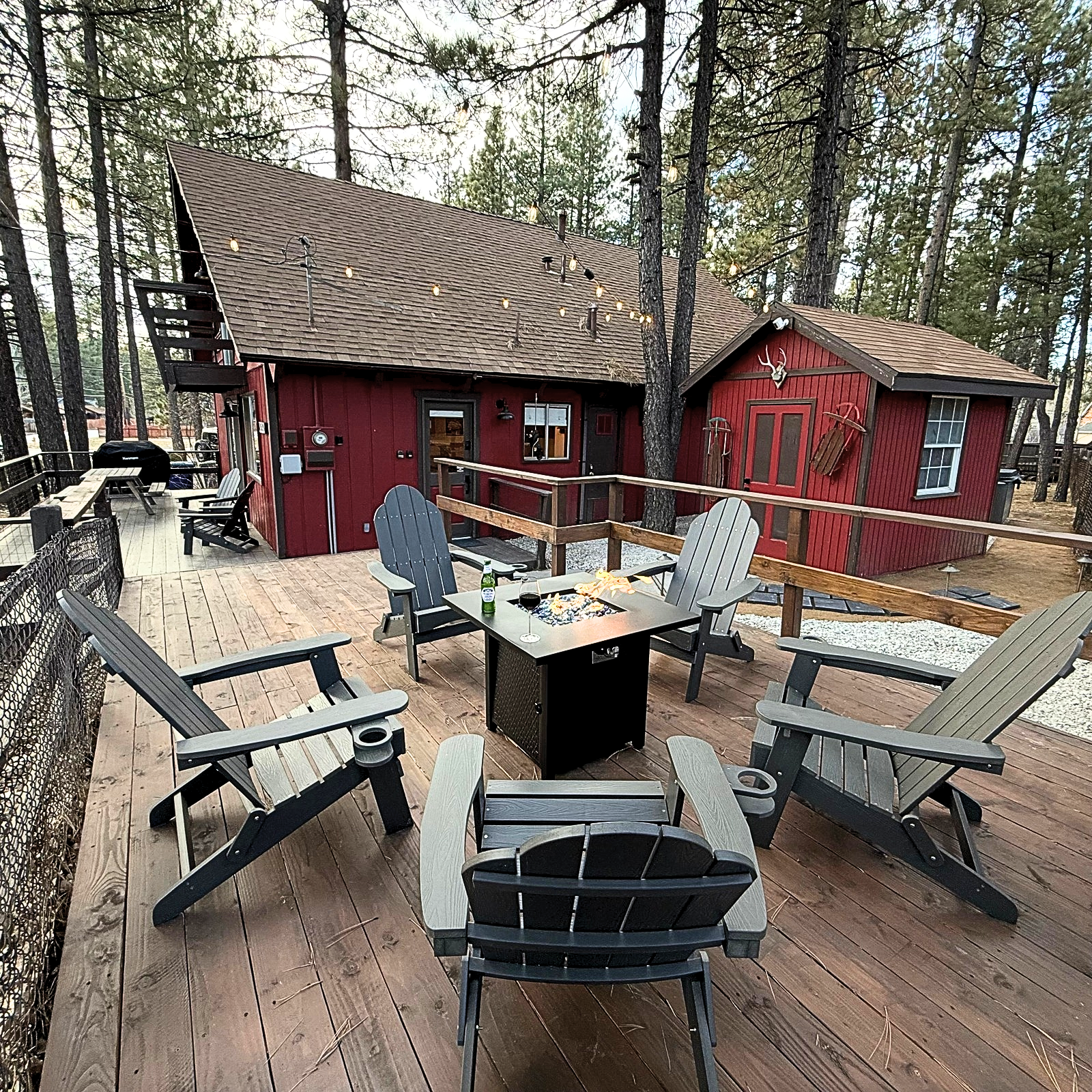 Willow Bear Lodge: Hot Tob, Shuttle Stop, Walk to the Lake | Book Your Big Bear Stay!