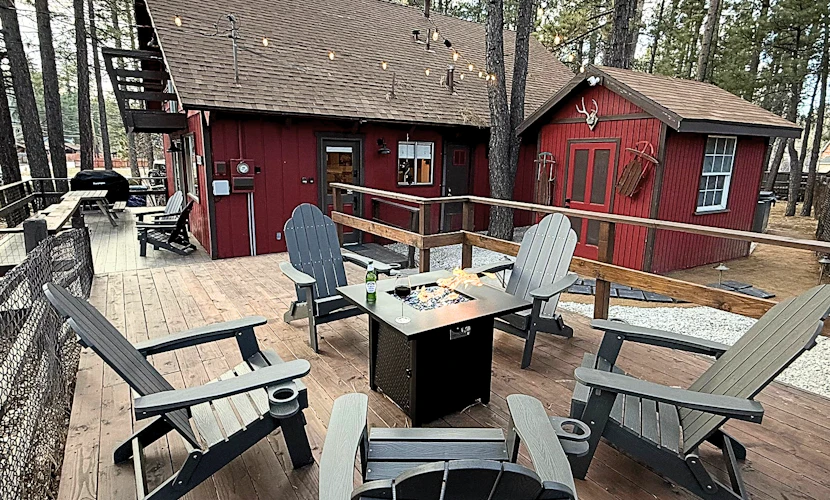 Willow Bear Lodge: Hot Tob, Shuttle Stop, Walk to the Lake | Book Your Big Bear Stay!