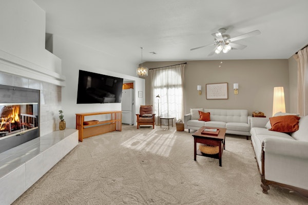 Hana - Your Southwest Las Vegas Retreat