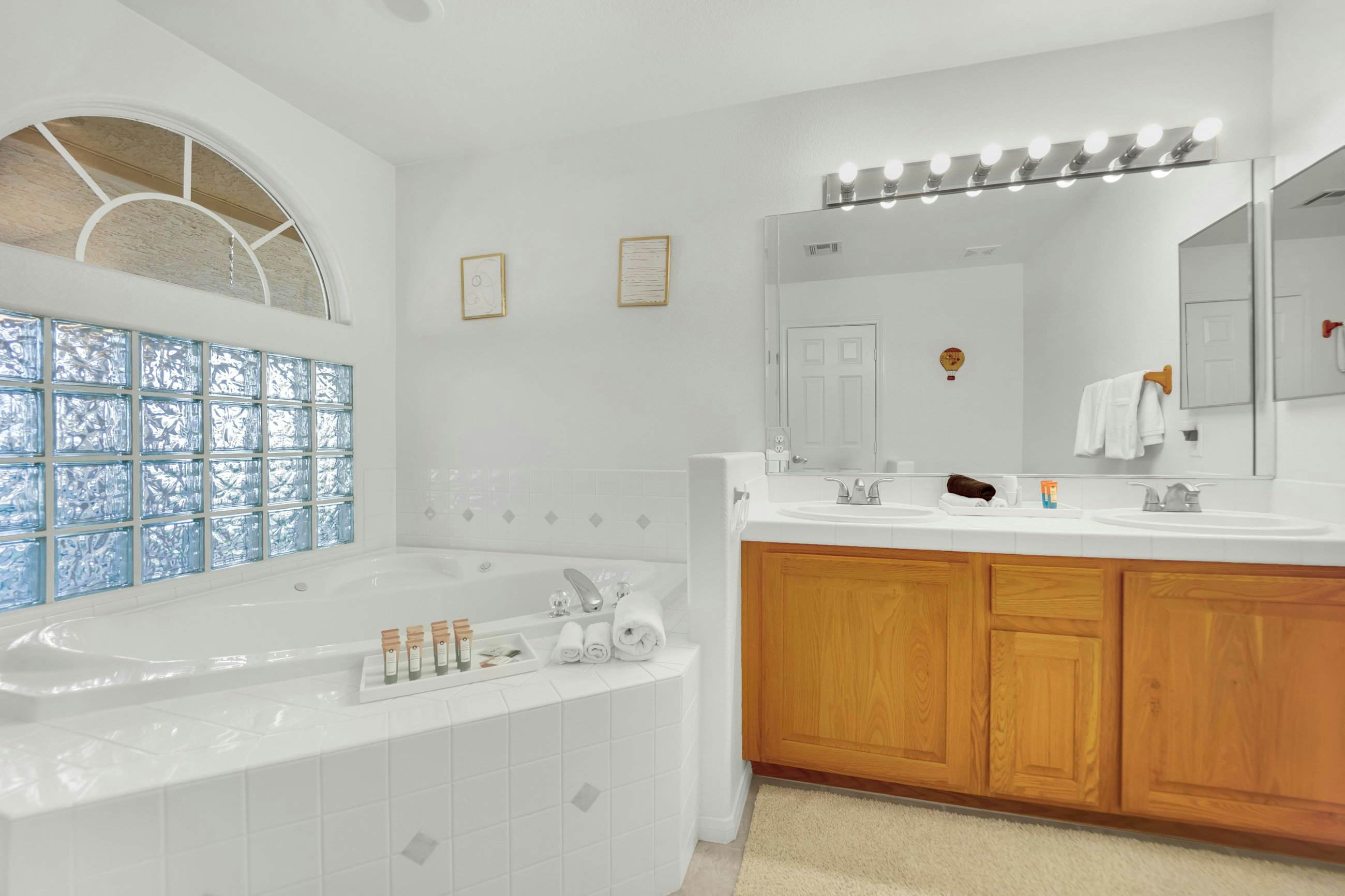 Hana - Your Southwest Las Vegas Retreat