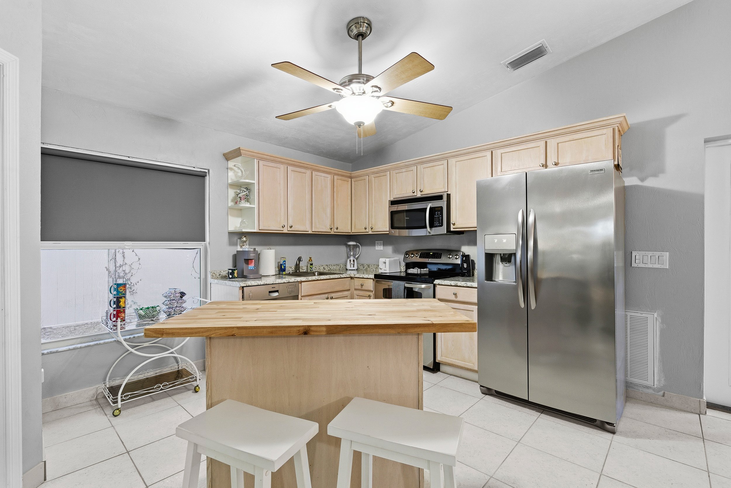 Sun and Fun- Dolphin Diversion