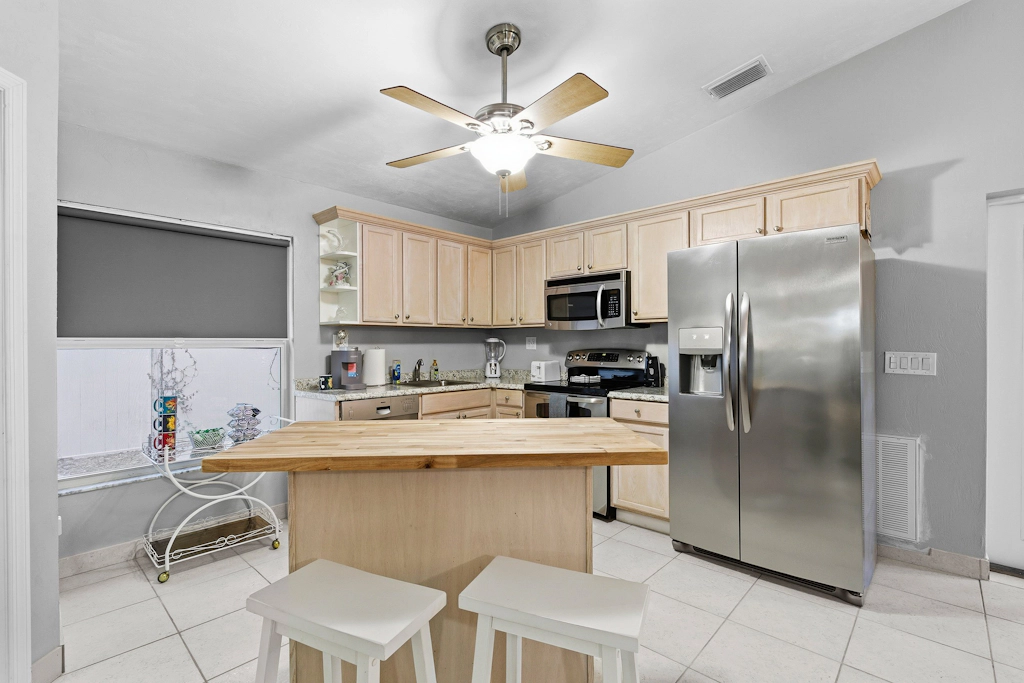 Sun and Fun- Dolphin Diversion