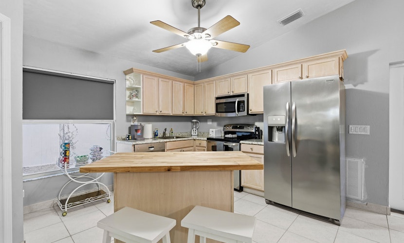 3BR Pet-Friendly Stay w/ Sofa Bed + Bunks + Queen Desk Bed