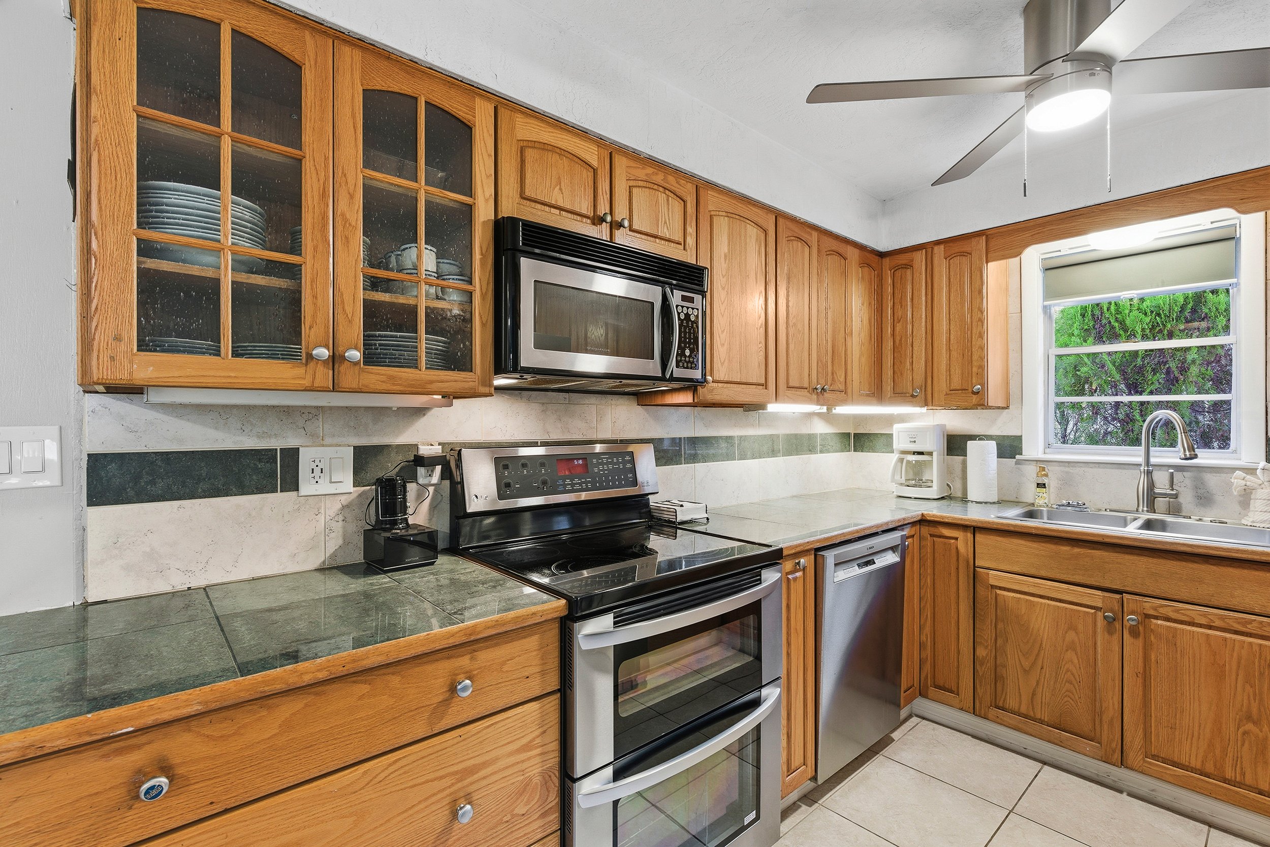 Charming Pet-Friendly 2BR + Sleeper Sofa + Near Beach Drive