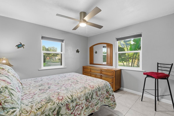 Charming Pet-Friendly 2BR + Sleeper Sofa + Near Beach Drive