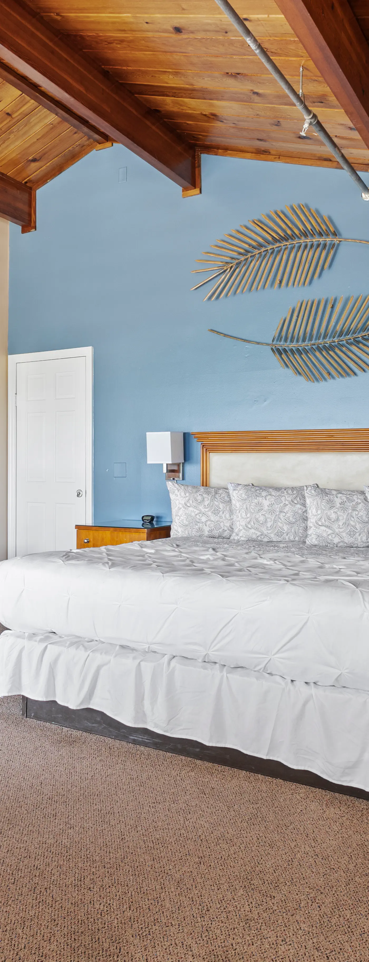 Oceanfront Inn Suite #12- Ocean View Balcony - King Bed