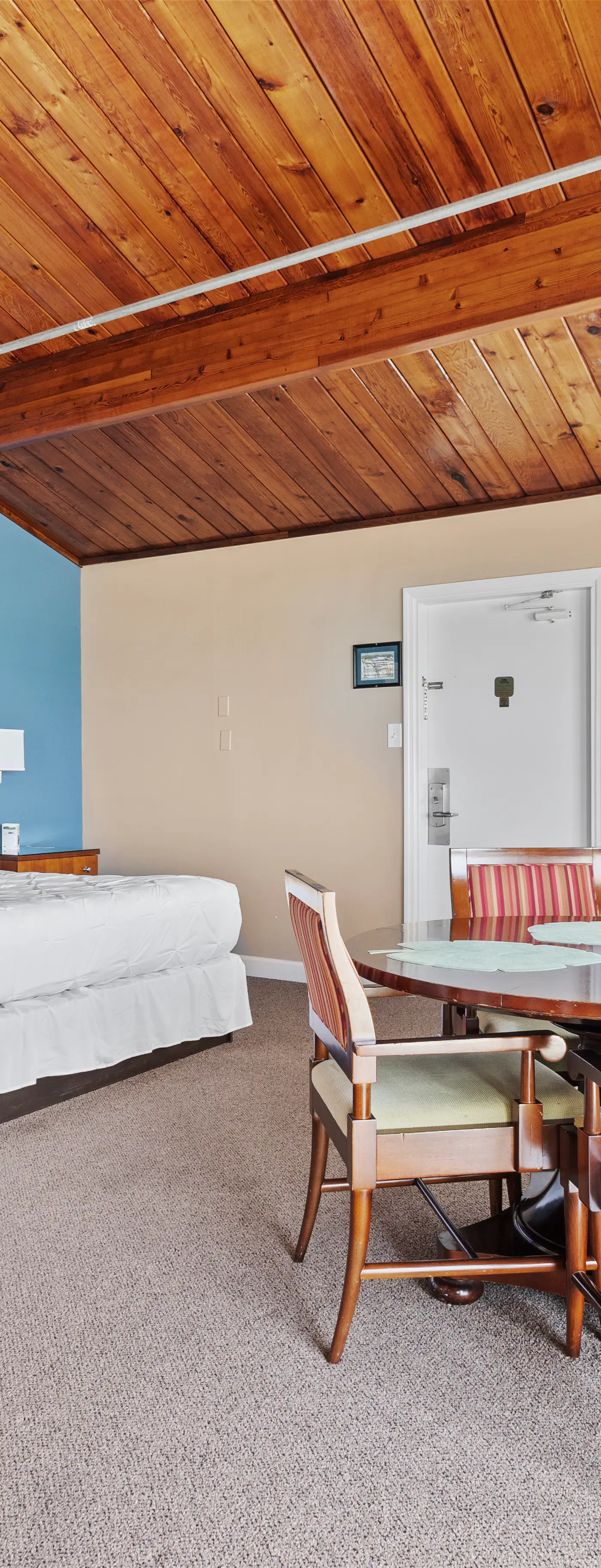 Oceanfront Inn Suite #12- Ocean View Balcony - King Bed