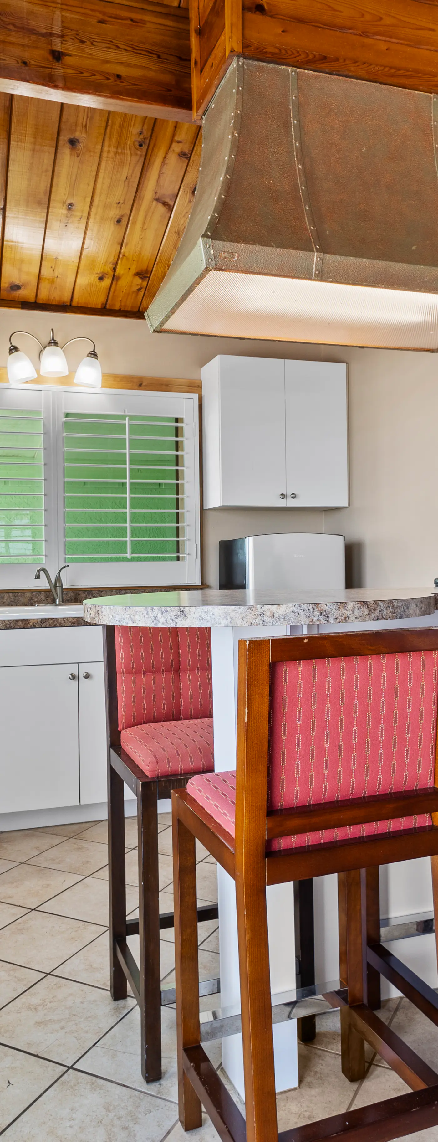 Oceanfront Inn Suite #12- Ocean View Balcony - King Bed