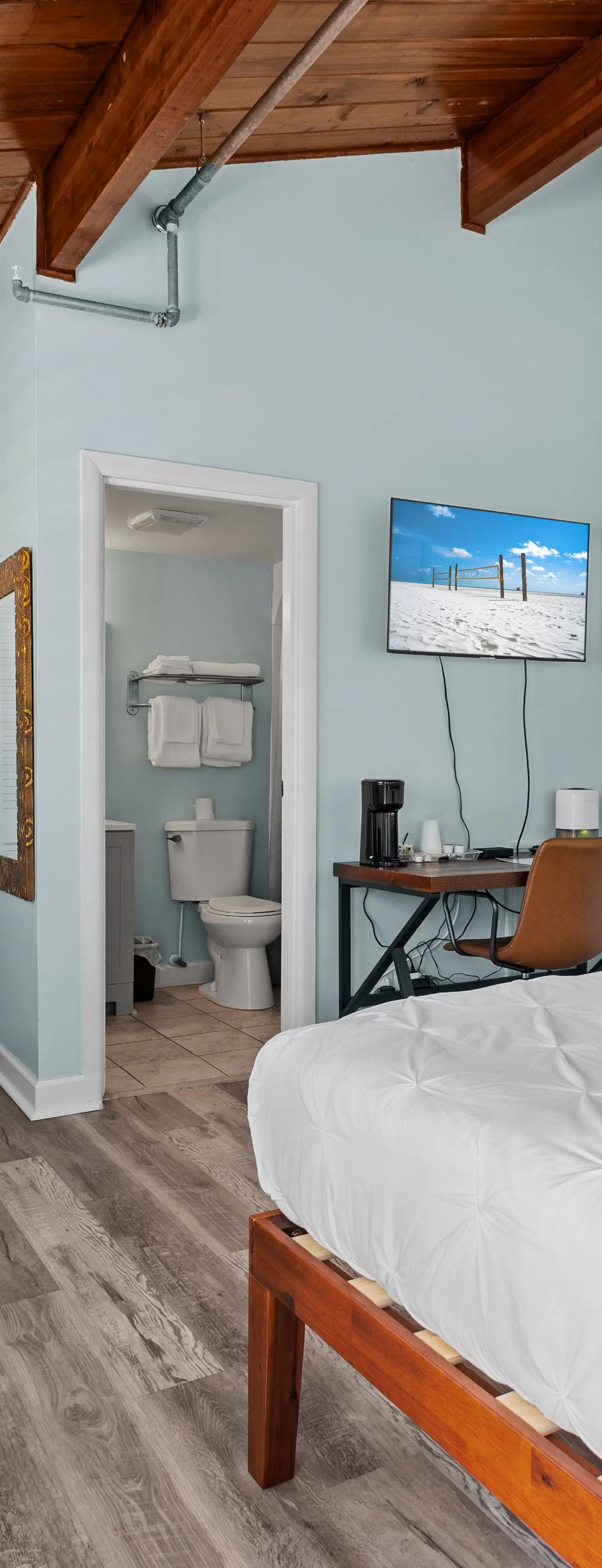 Oceanfront Inn Room #15- Inlet View- King Bed