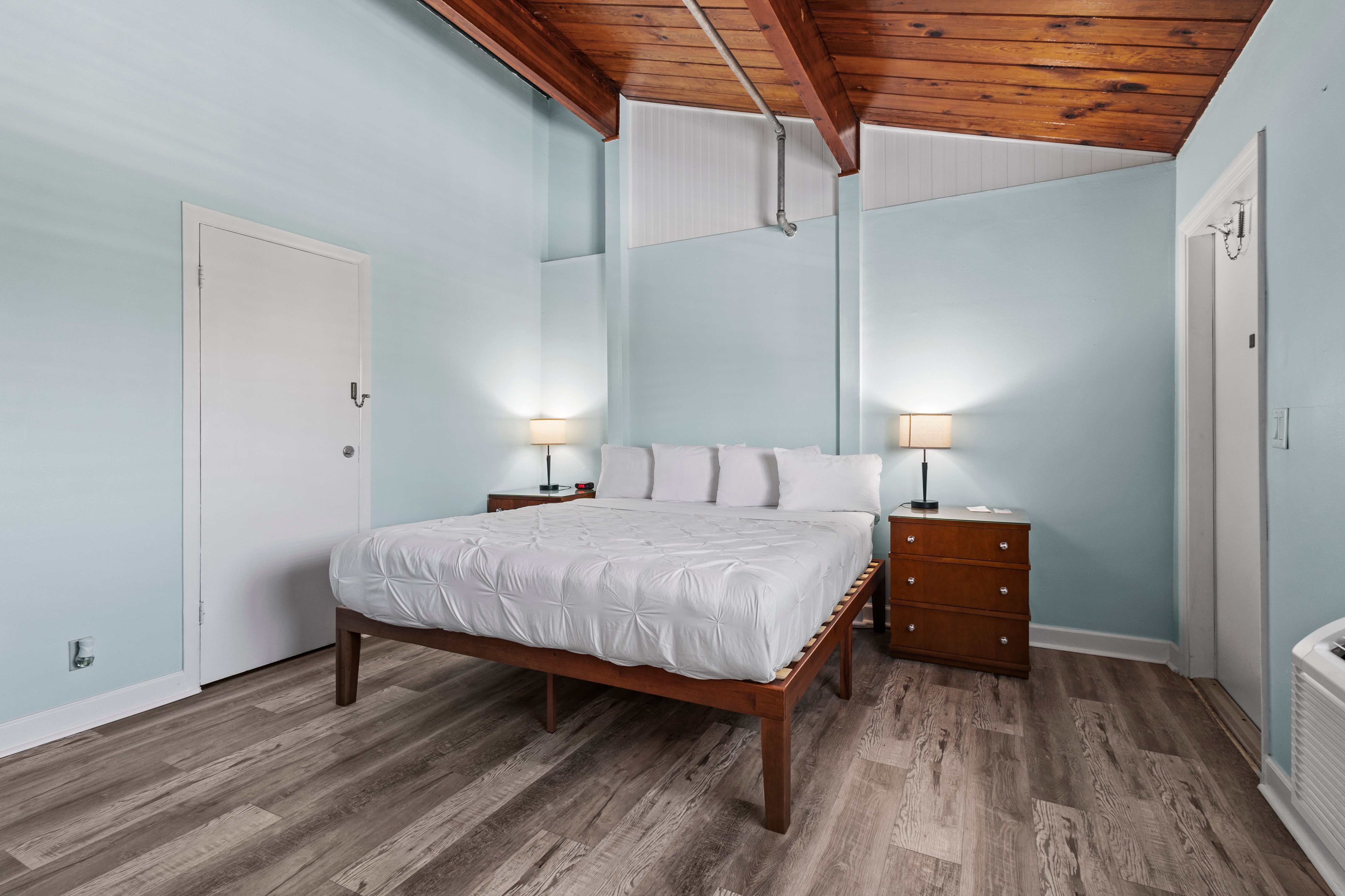 Oceanfront Inn Room #15- Inlet View- King Bed