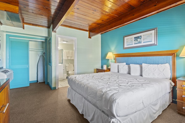 Oceanfront Inn, Partial Ocean View, King Bed, #7