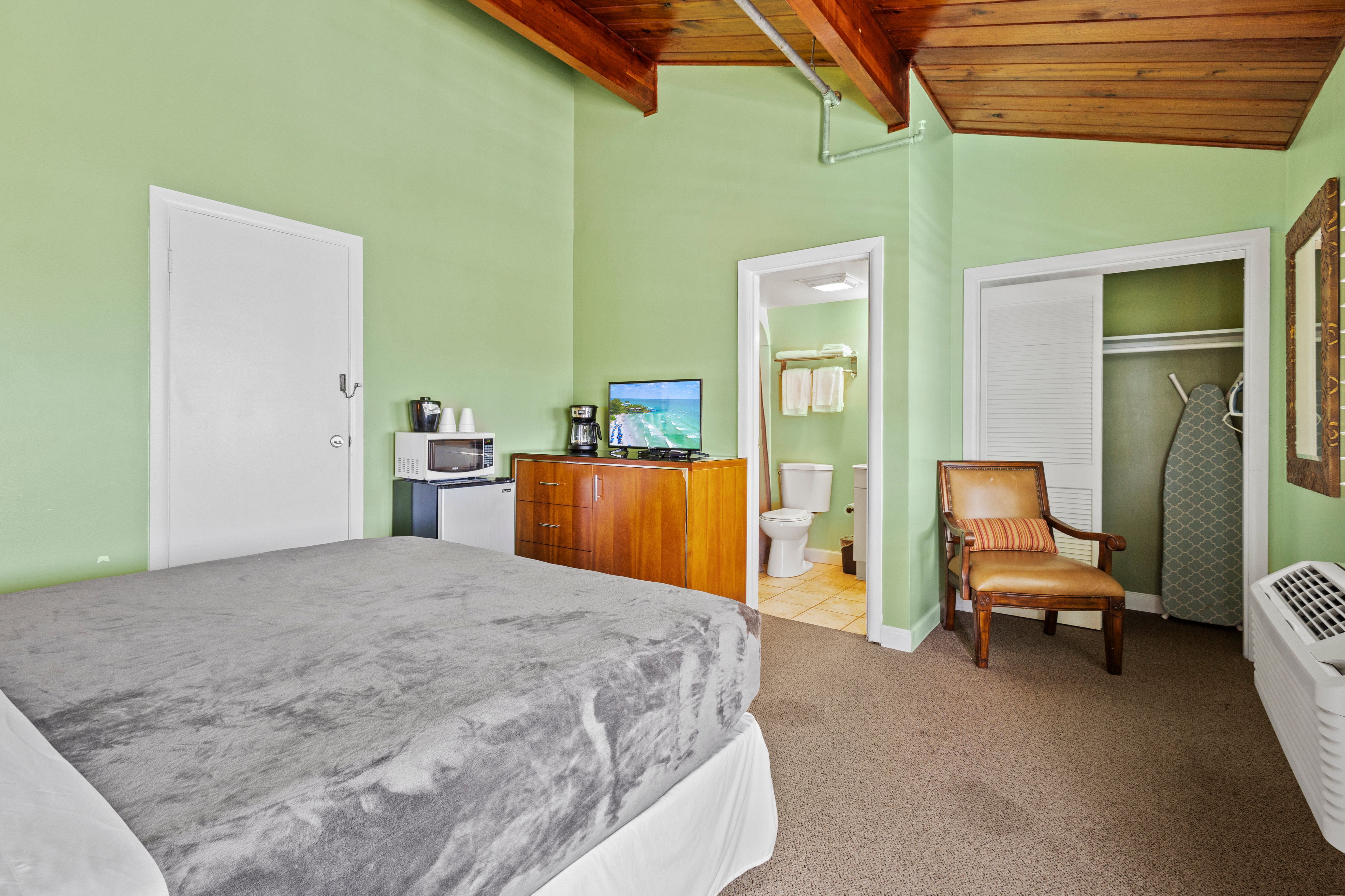 Oceanfront Inn, Standard Room, King Bed, Town View, #10