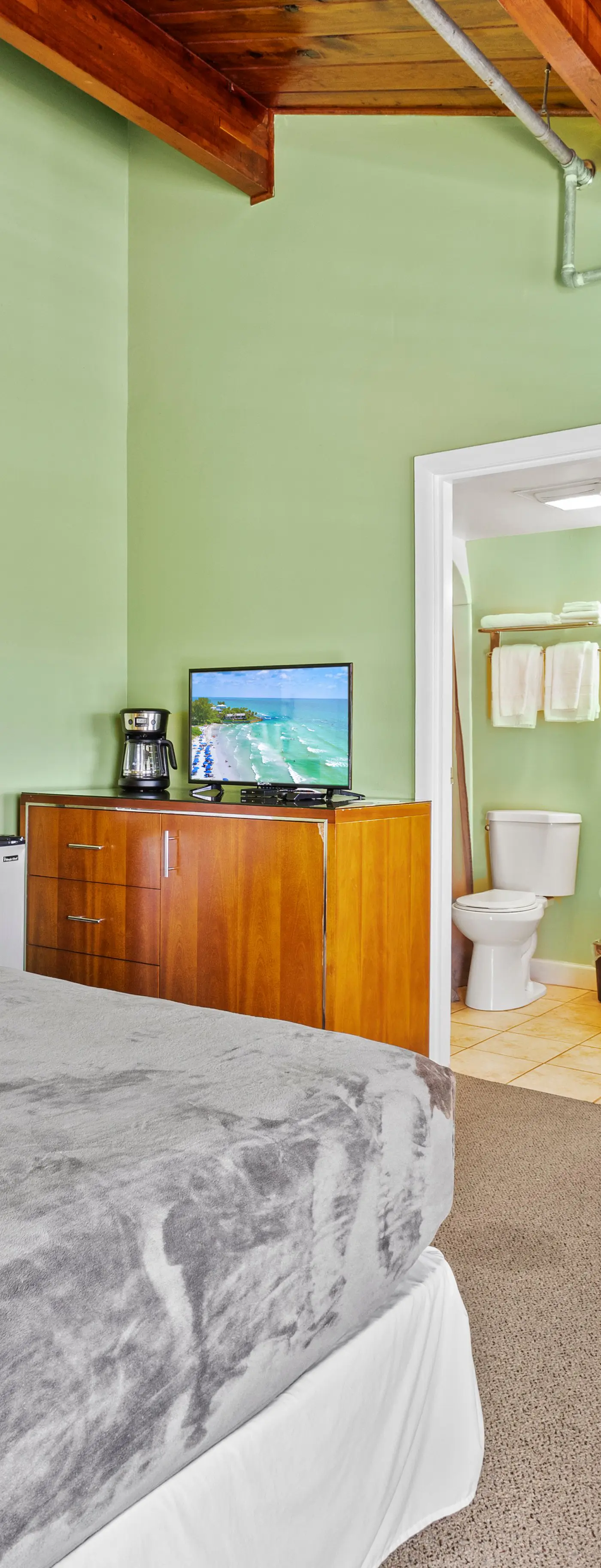 Oceanfront Inn Room #10- Standard Room - King Bed