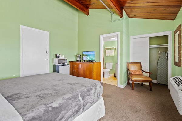 Oceanfront Inn, Standard Room, King Bed, Town View, #10