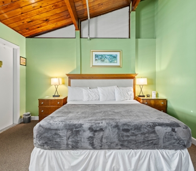 Oceanfront Inn Room #10- Standard Room - King Bed