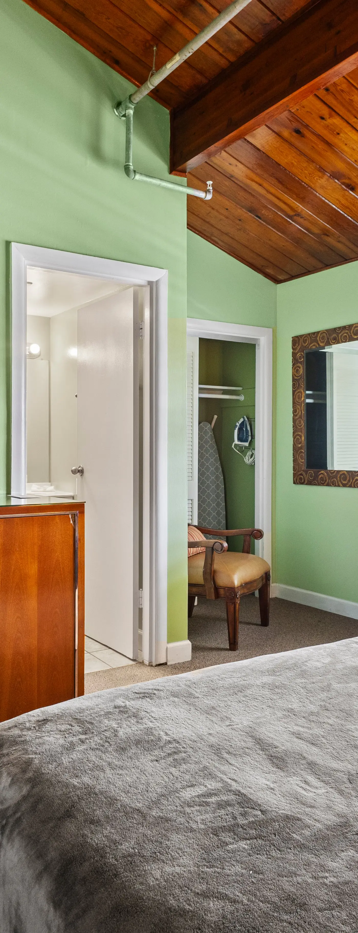 Oceanfront Inn Room #10- Standard Room - King Bed