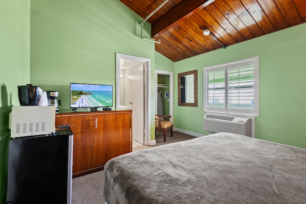 Oceanfront Inn, Standard Room, King Bed, Town View, #10