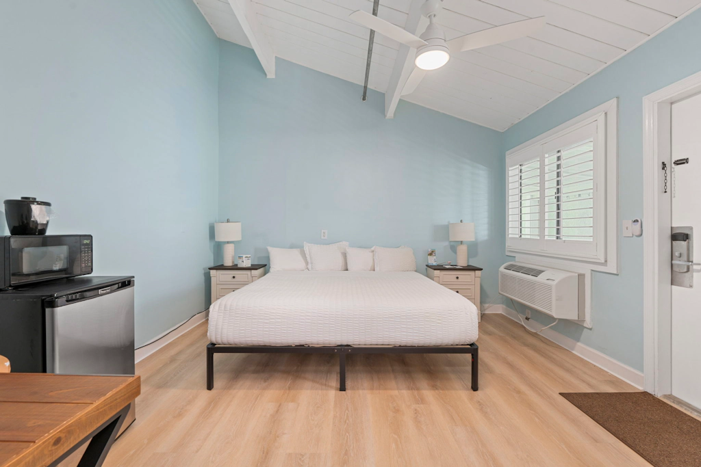 Oceanfront Inn Room #11- Standard Room - King Bed