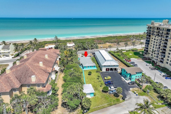 Renovated Beach Villa: 350ft to Ocean, Walk to Inlet & Jetty - 2BR/2BA Near Downtown Fort Pierce
