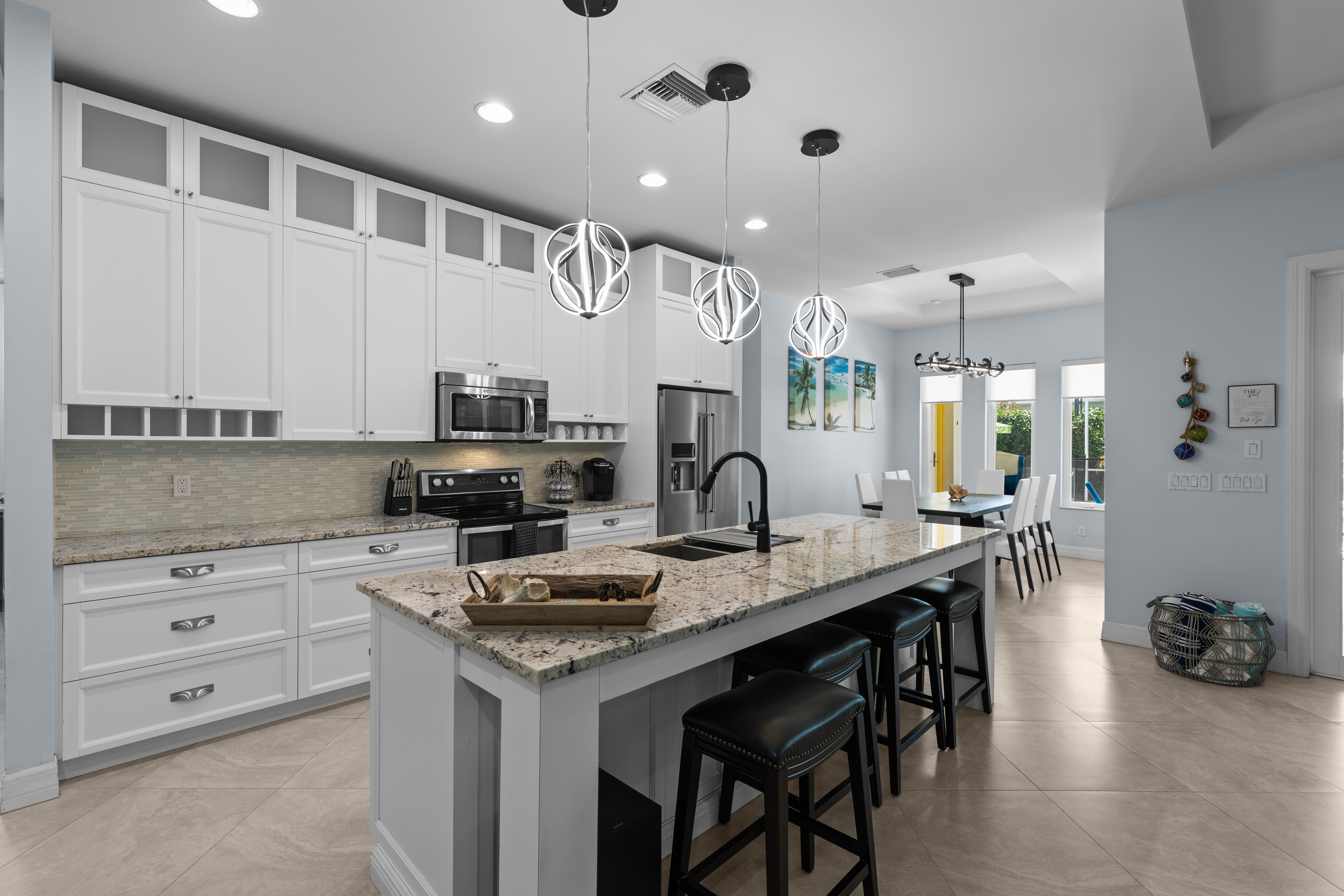 Luxurious 4-Bedroom Pool Home -Walk to Beach & Restaurants