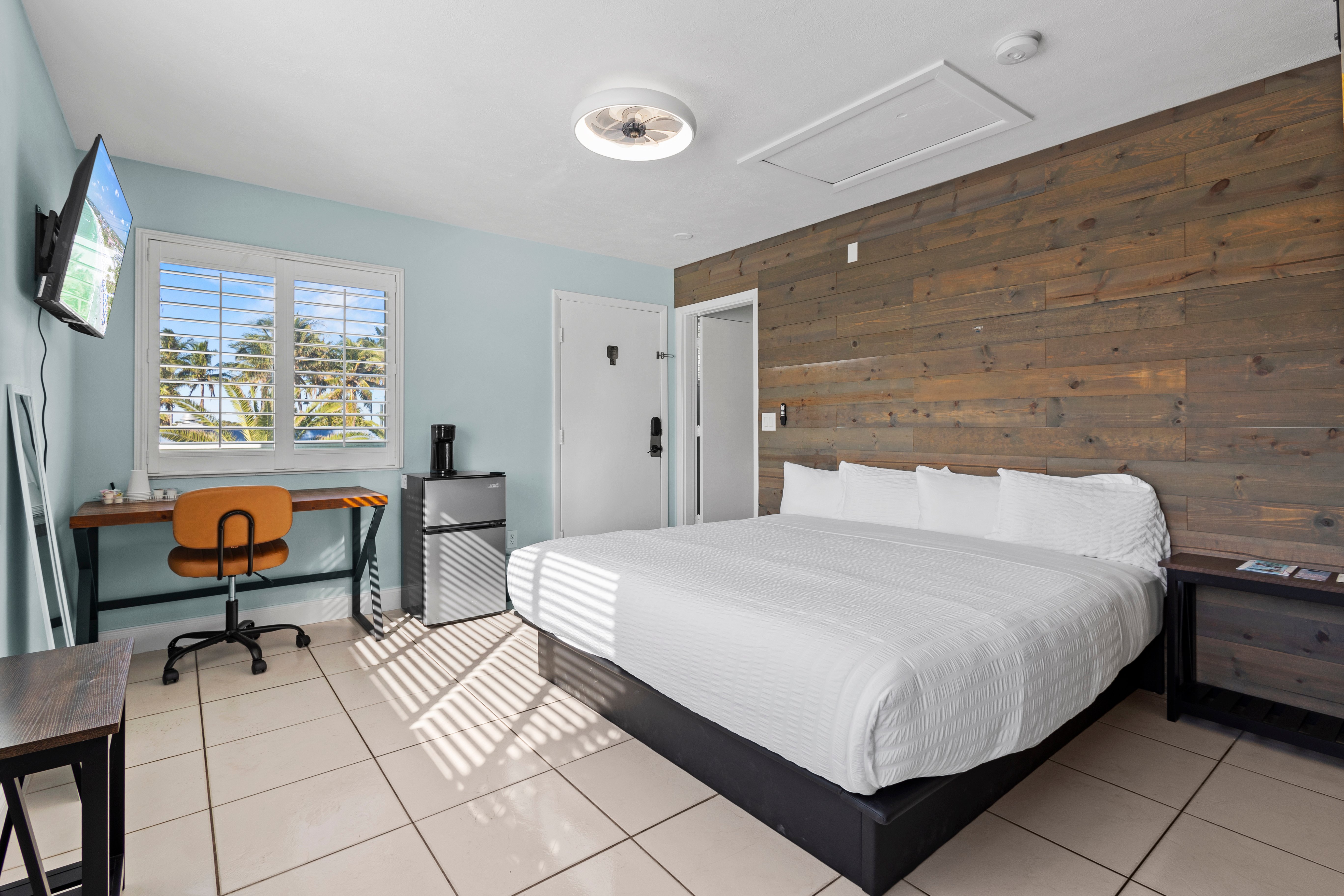 Oceanfront Inn Room #2 - Standard Room, King Bed