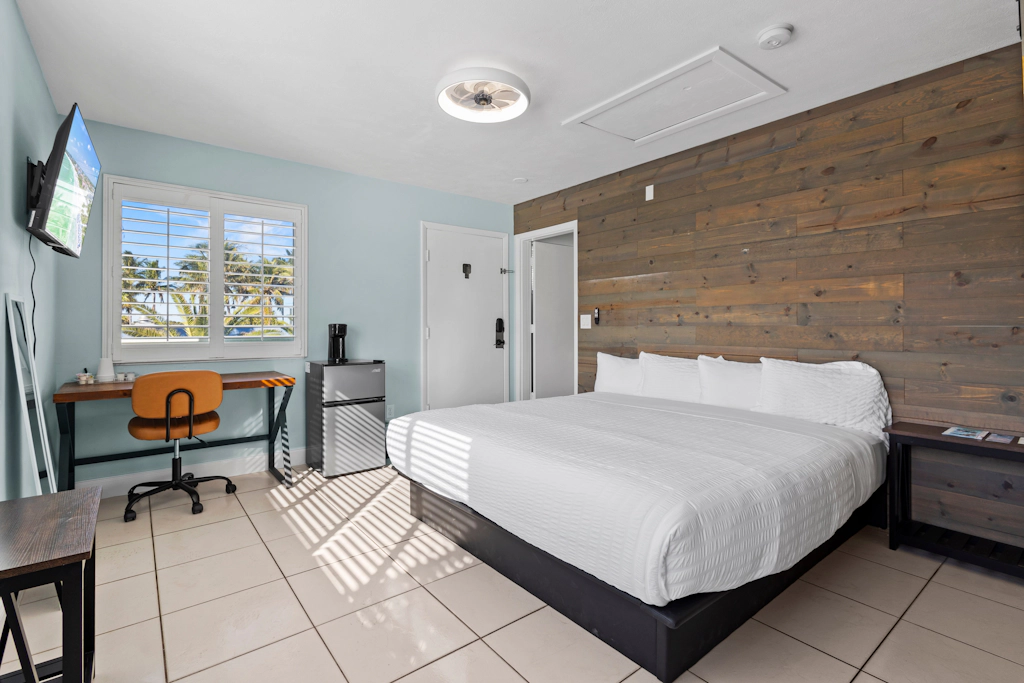 Oceanfront Inn Room #2 - Standard Room, King Bed