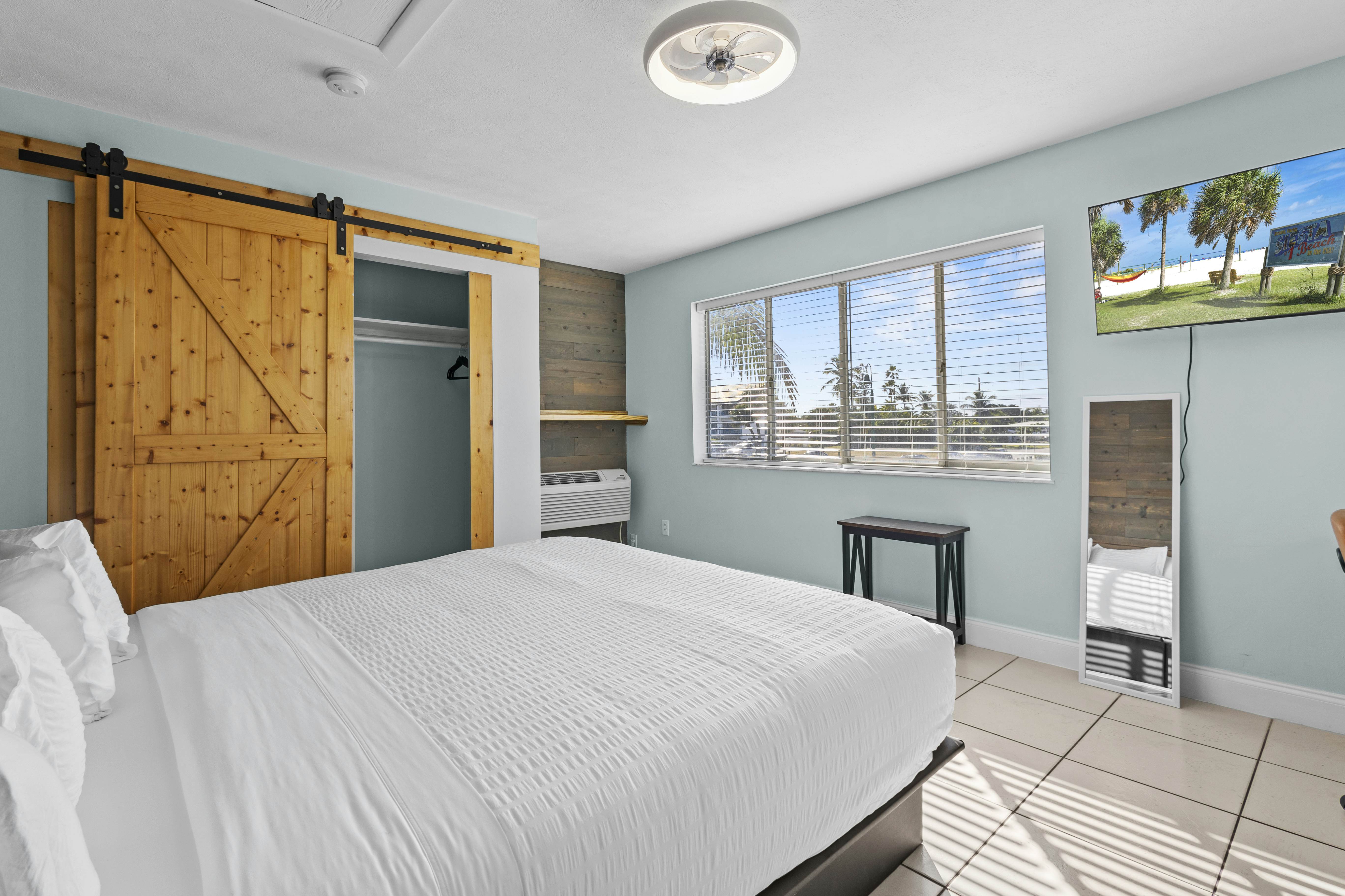 Oceanfront Inn Room #2 - Standard Room, King Bed