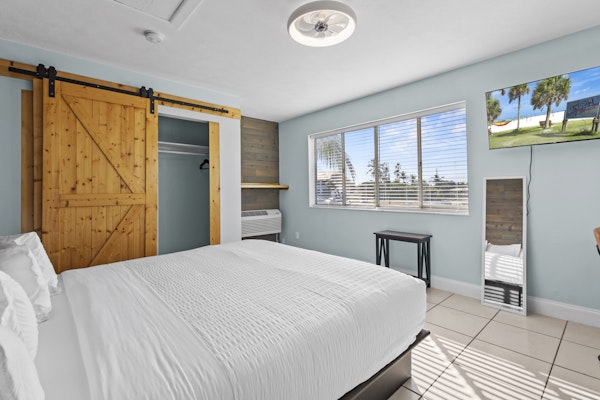 Standard Hotel Room - King Bed #2