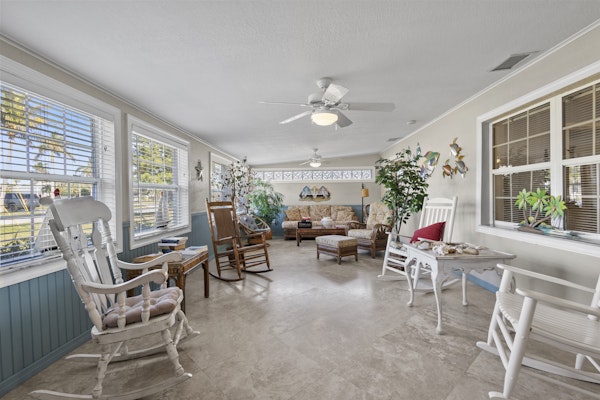 Location & Comfort - Relaxing Island Living