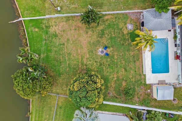 Lakehouse with Sunsets, Private Pool and Jacuzzi, 1Mi to Indian River Lagoon