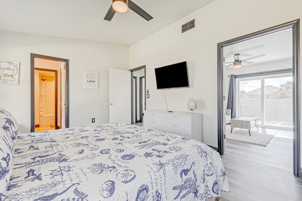 3BR/2.5BA Indialantic Duplex: Dog-Friendly Fenced Yard, Walk to Paradise Beach & Private Balcony