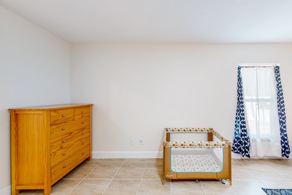 4BR home with full kitchen, patio, & Pack-N-Play