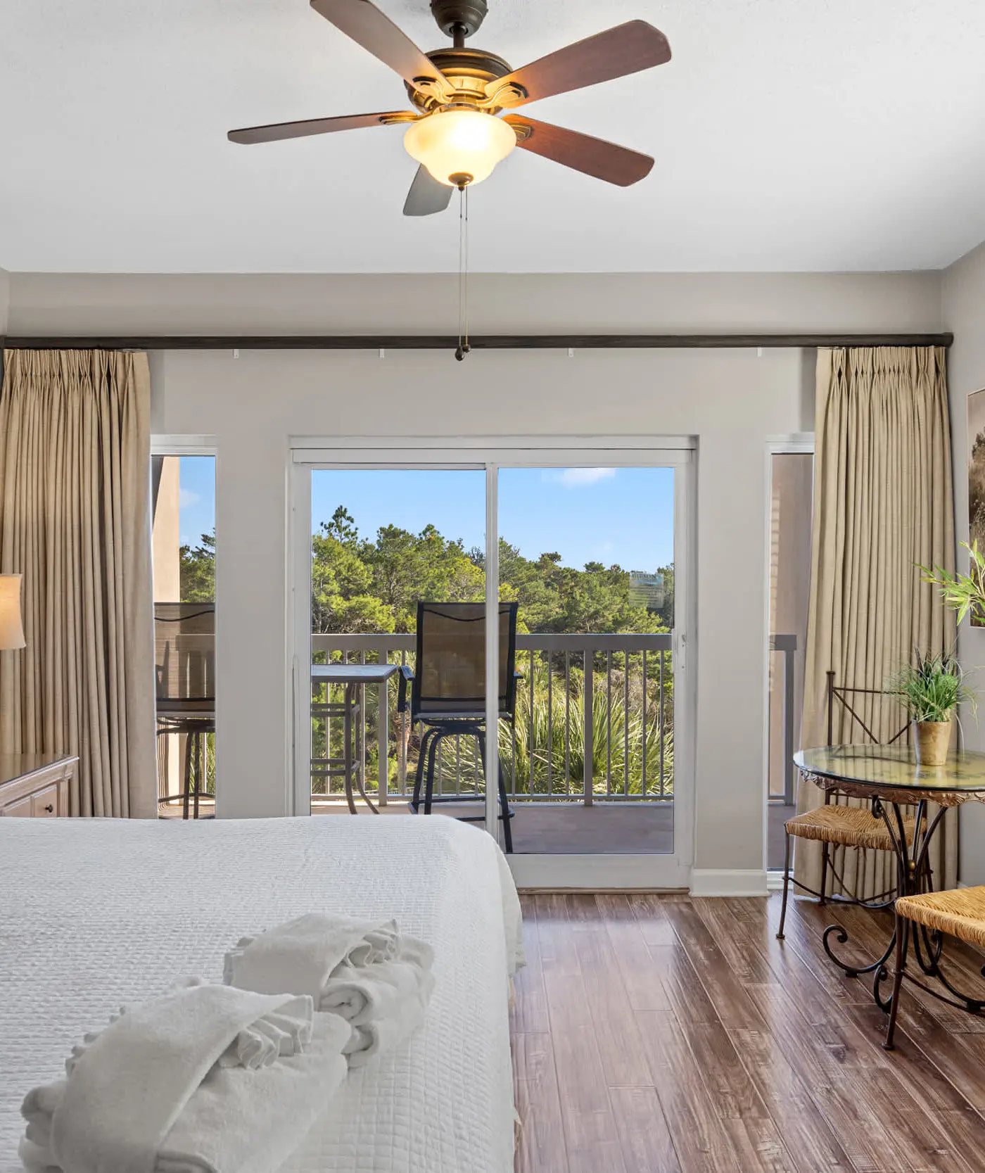 3BR condo w beach access & resort perks