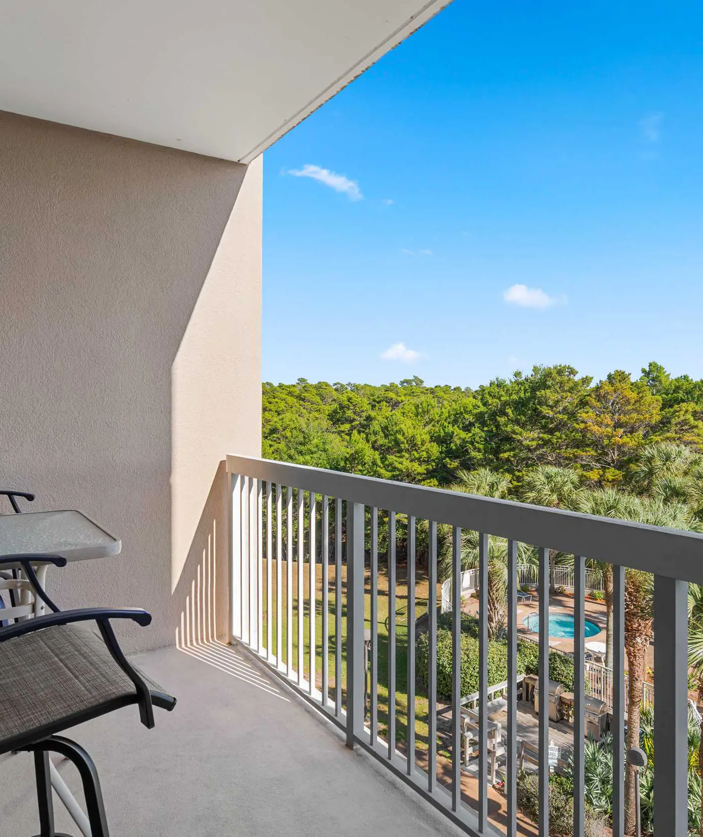 3BR condo w beach access & resort perks