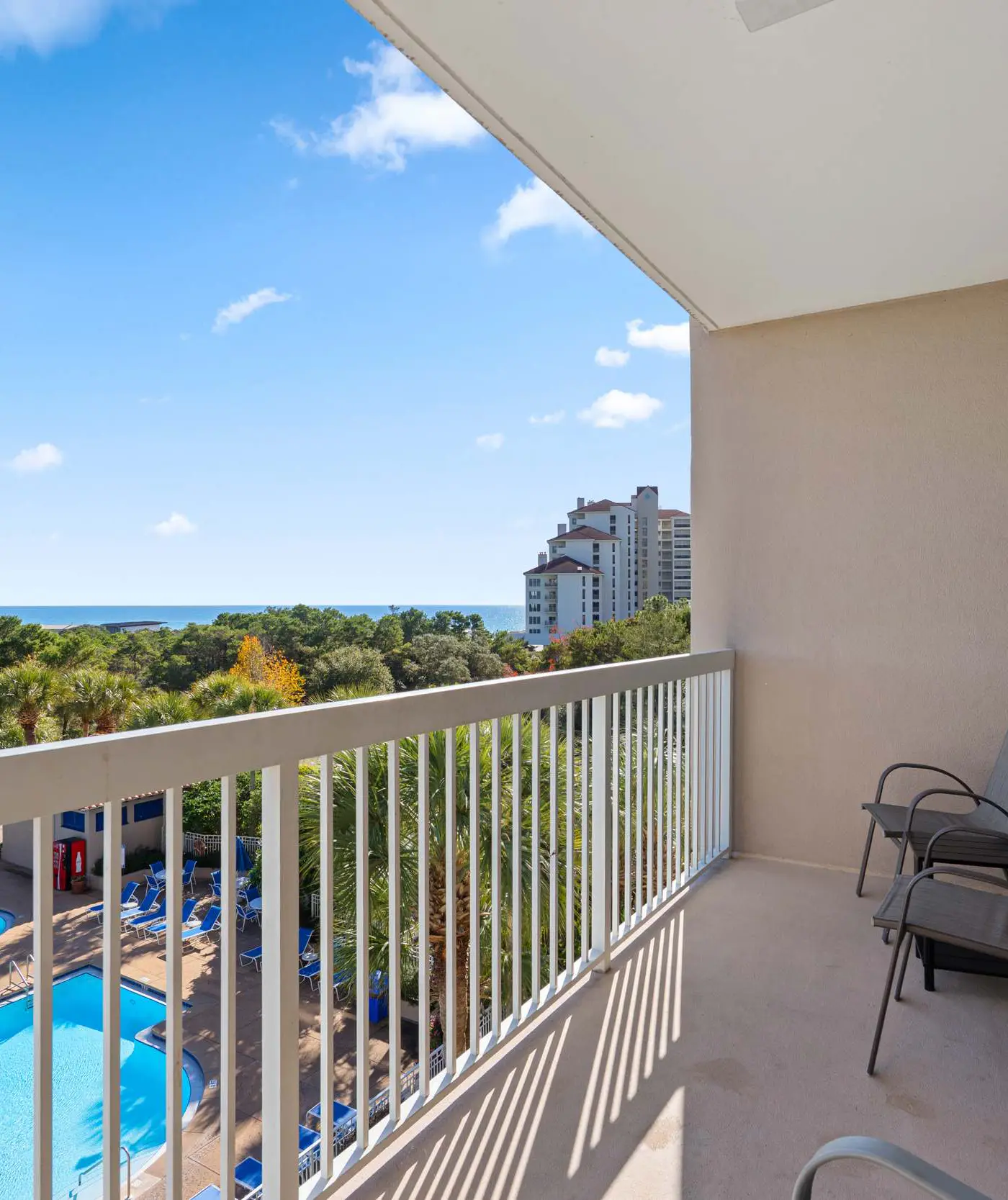 3BR condo w beach access & resort perks