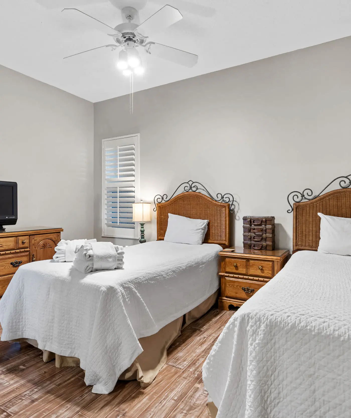 3BR condo w beach access & resort perks