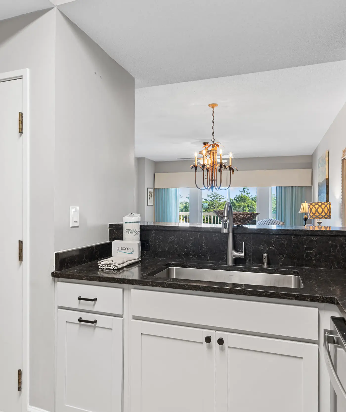 3BR condo w beach access & resort perks