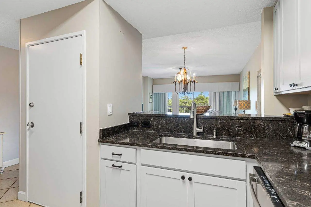 3BR condo w beach access & resort perks