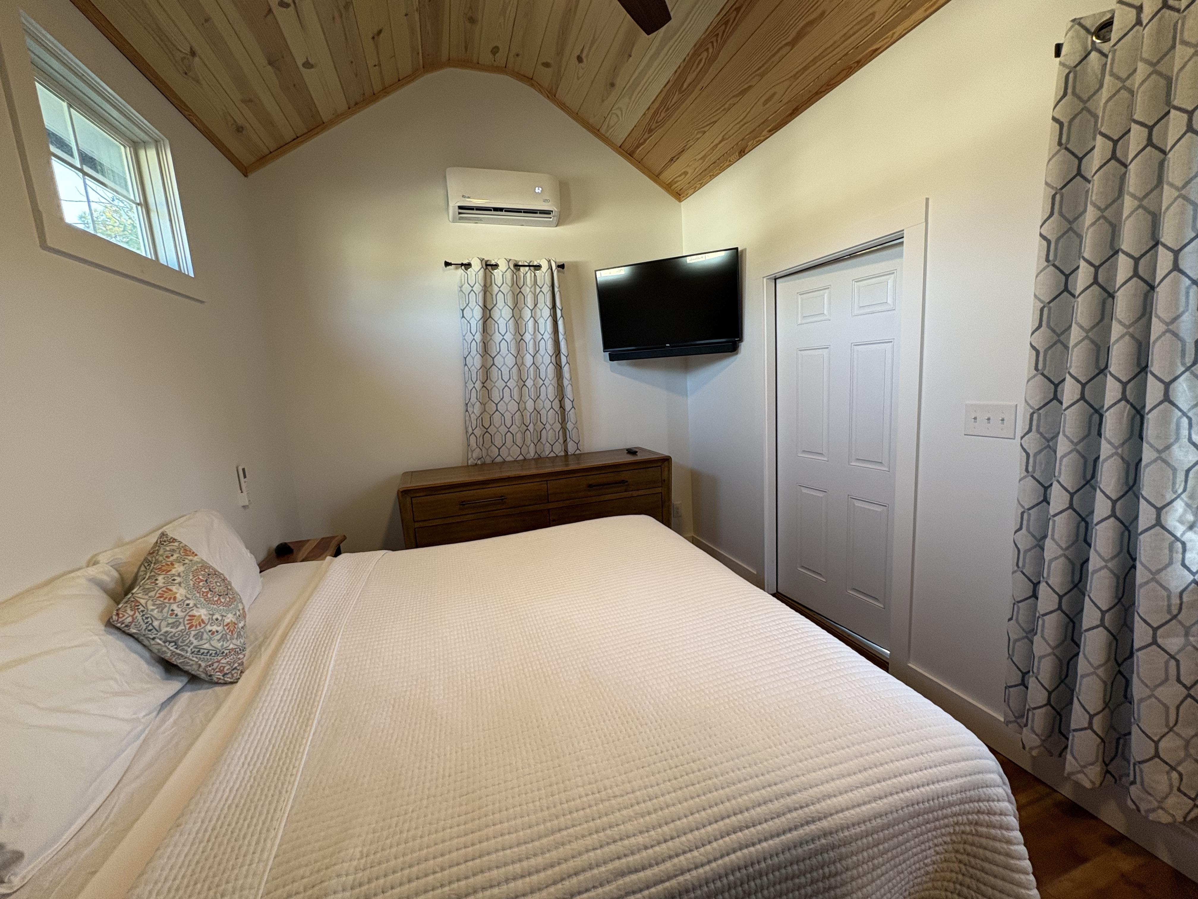 Coastal home with private separate guest house, gas grill and close to local beach