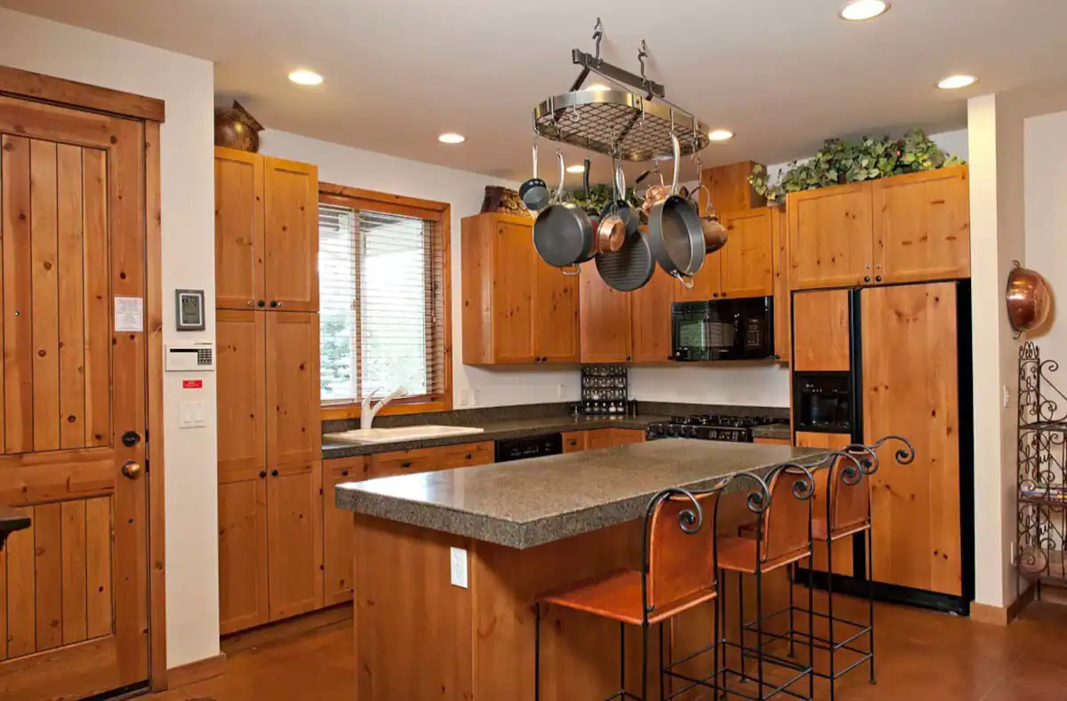 The Fields - 110 is a Cozy Mountain Condo with Access to Everything - Community Hot Tub