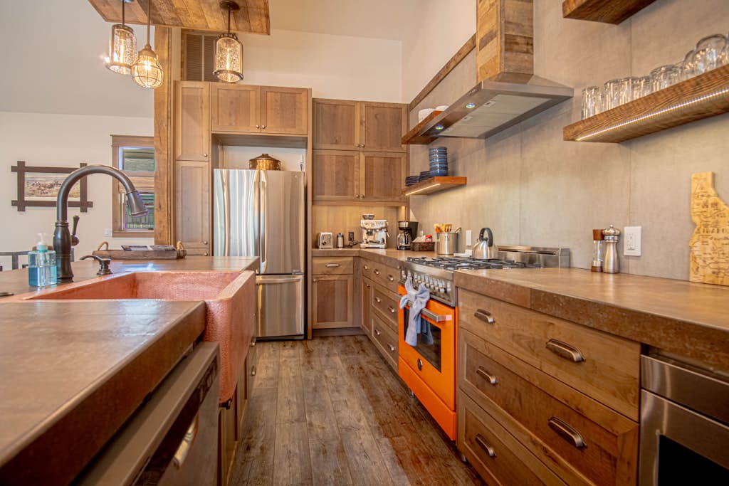 DT Ketchum - Chill, Two-Story Getaway w/ a Gourmet Kitchen - Walk Downtown & to River Run Lifts