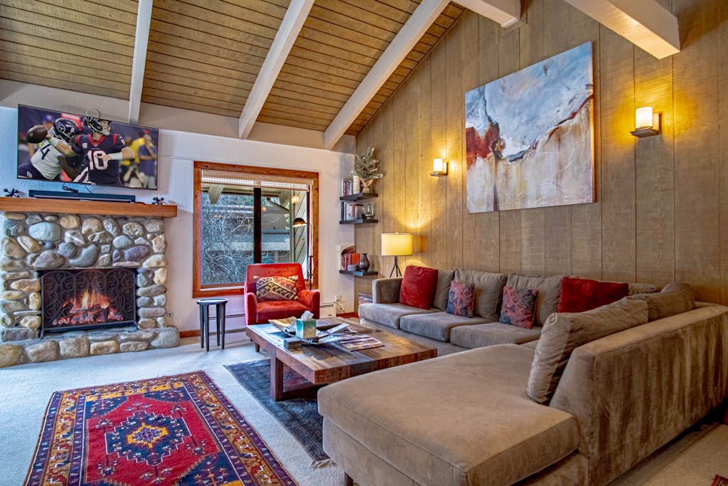 SV102 - Walk to Lifts & Town - Hot Tub & Pool